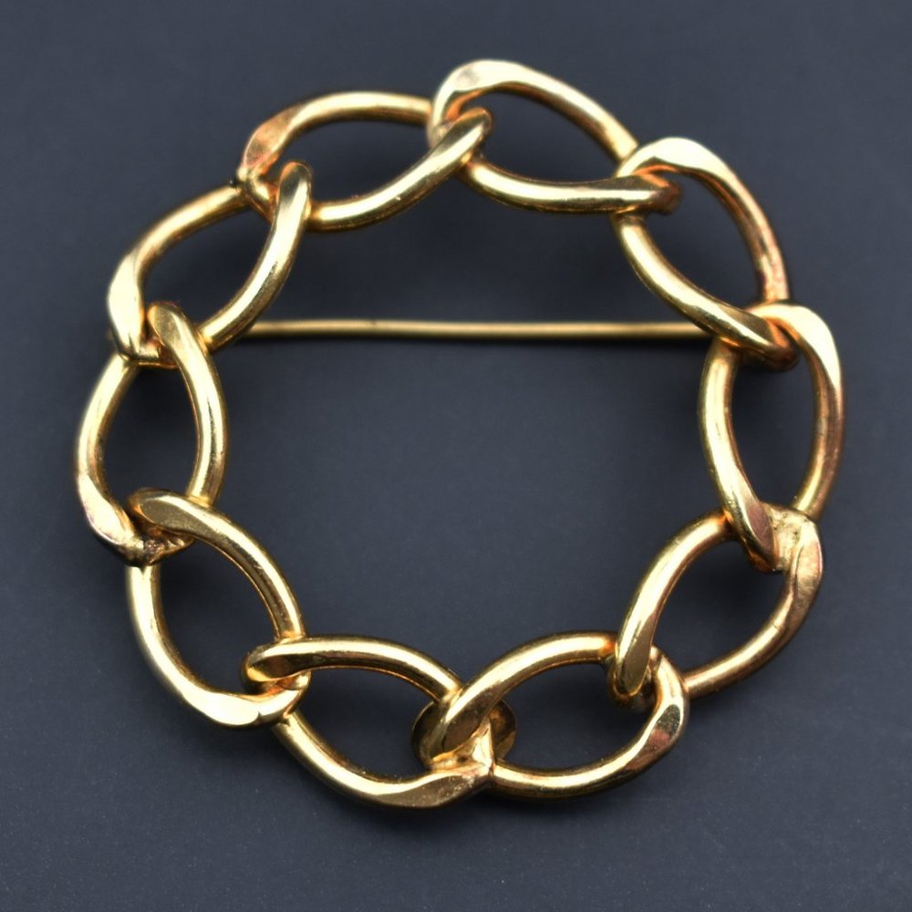 Gold link brooch, simple open circle chain pin